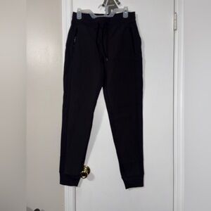 Athleta Headlands Hybrid Trek Mid Rise Joggers in black size 6 / T